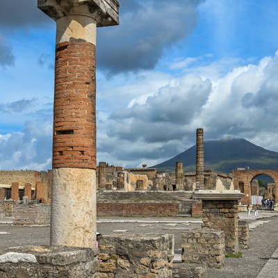 Small-Group Pompeii and Vesuvius Tour with Wine and Lunch
