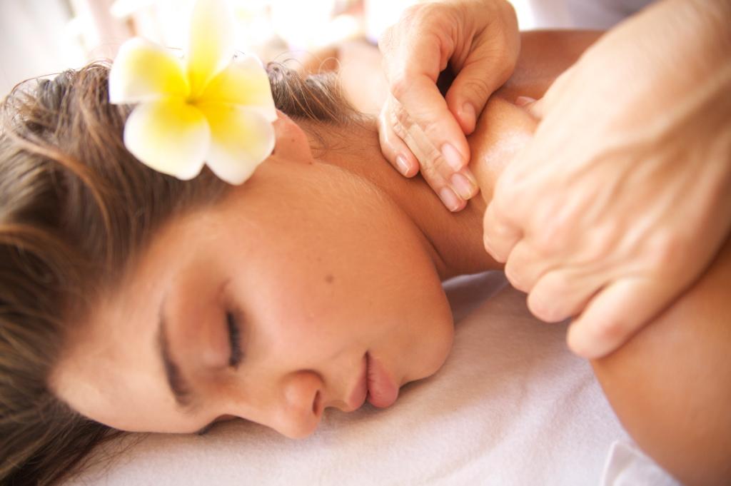 Hawaiian Lomilomi Massage