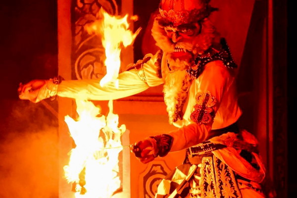 Yogyakarta: Capital of Arts Tour with Lunch