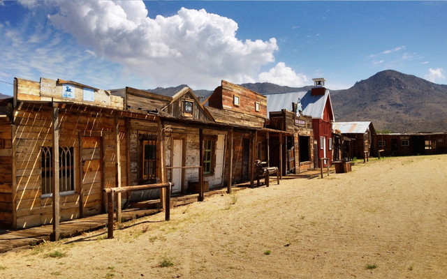 Wild West Ghost Town Explorer