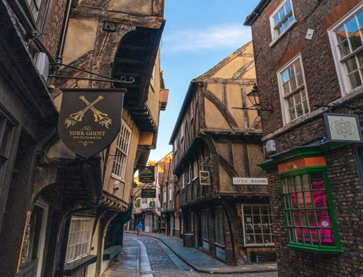 Landmarks and Hidden Gems Walking Tour