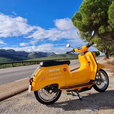 Marseille Half-day E Motorbike Rental with Virtual Guide