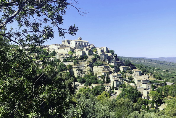 Spectacular hilltop villages Gordes, Roussillon to Lourmarin