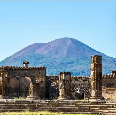 Pompeii and Vesuvius: Guided Group Tour with Lunch