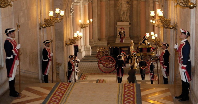 Semi-Private Royal Palace Skip-the-Line Tour