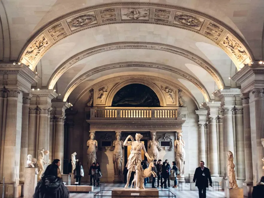 Small-Group Louvre Museum Masterpieces Guided Tour
