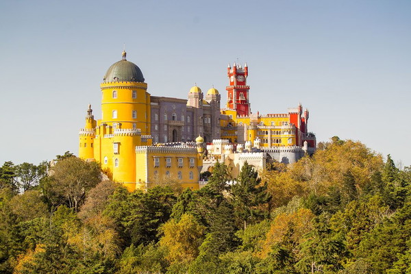 Sintra Private Tour: Pena Palace and Moorish Castle Entry Incl