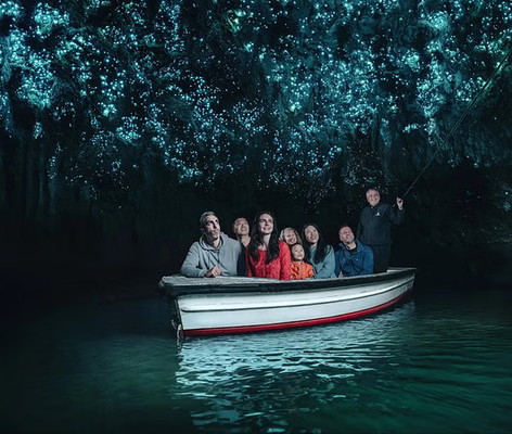 Waitomo Ruakuri Caves and Hamilton Gardens Private Tour