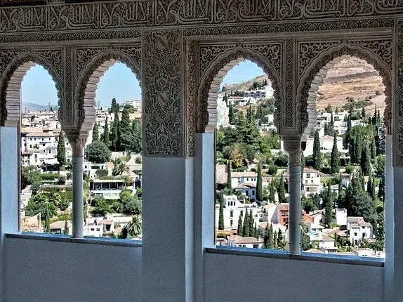 Alhambra with Nasrid Palaces Guided Tour