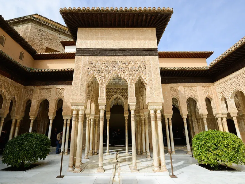 Alhambra with Nasrid Palaces Guided Tour