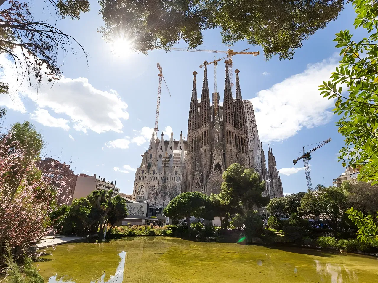 Sagrada Família and Park Güell with Skip-the-Line Access