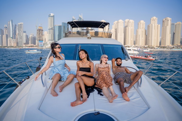 Morning Luxury Yacht Tour with Food and Drinks