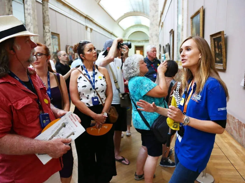 Louvre Museum Masterpieces Tour and Wine Tasting