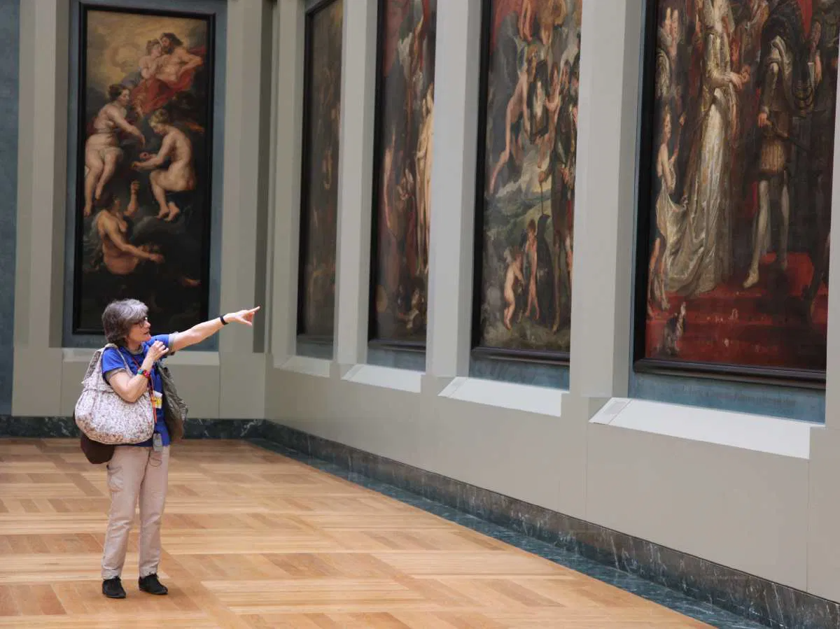 Louvre Museum Masterpieces Tour and Wine Tasting