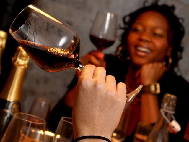 Louvre Museum Masterpieces Tour and Wine Tasting