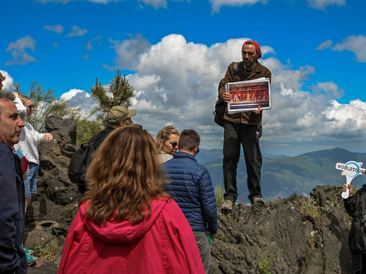 Pompeii and Mount Vesuvius Small-Group Tour with Lunch