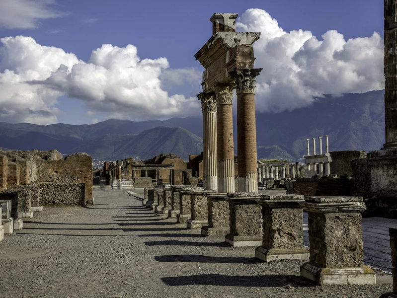 Sorrento and Pompeii Tour with Limoncello and Lunch