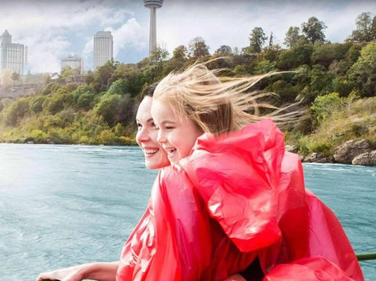 Niagara Falls Canadian Luxury Tour: Boat, Journey, Skylon and Lunch