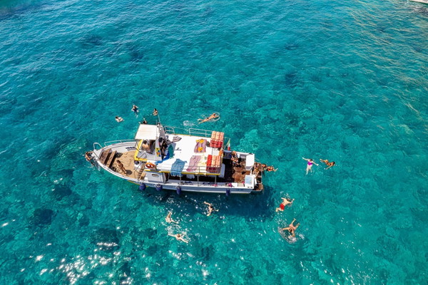 Ponza Island Boat Excursion with Swimming Stops and Lunch