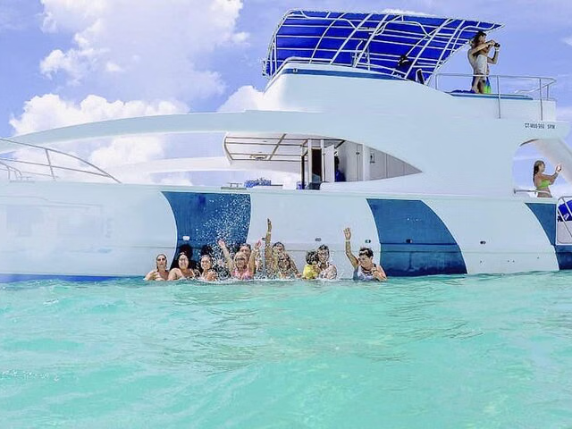 Party Boat with Snorkeling and Open Bar