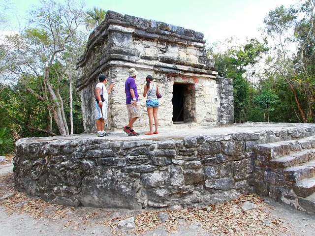 Island Tour: Mayan Ruins, Reef Snorkeling, and Beach Escape