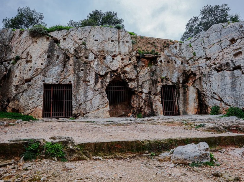 Athens After Dark: Legends, Murders, and Mysteries Tour