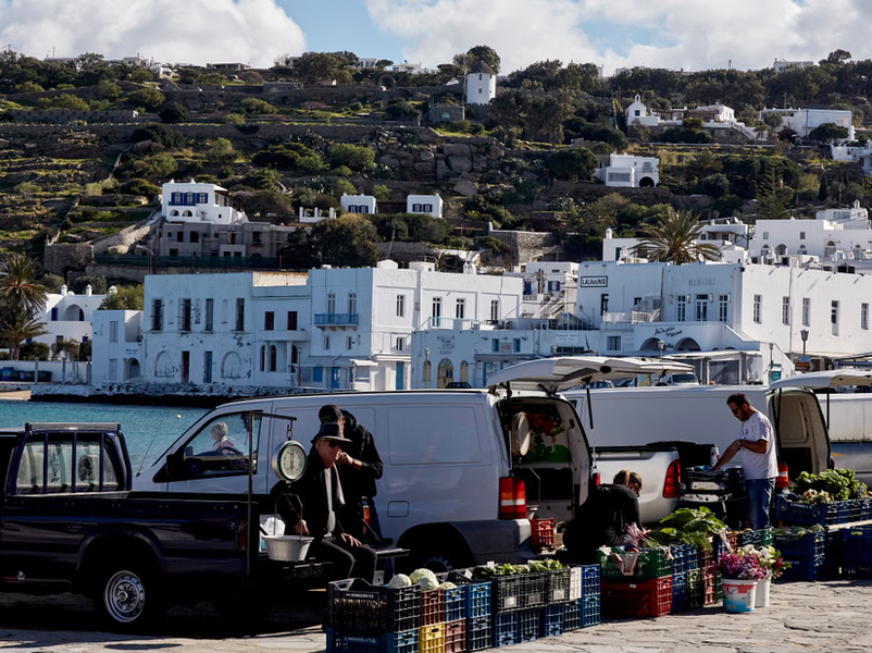 Authentic Mykonos: Island and Chora Small-Group Tour