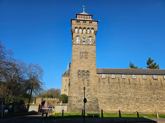 Cardiff Castle and Bay Tour from London by Train