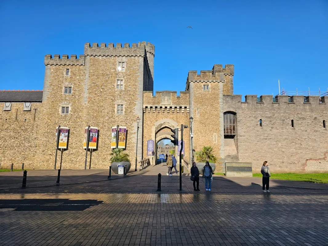 Cardiff Castle and Bay Tour from London by Train