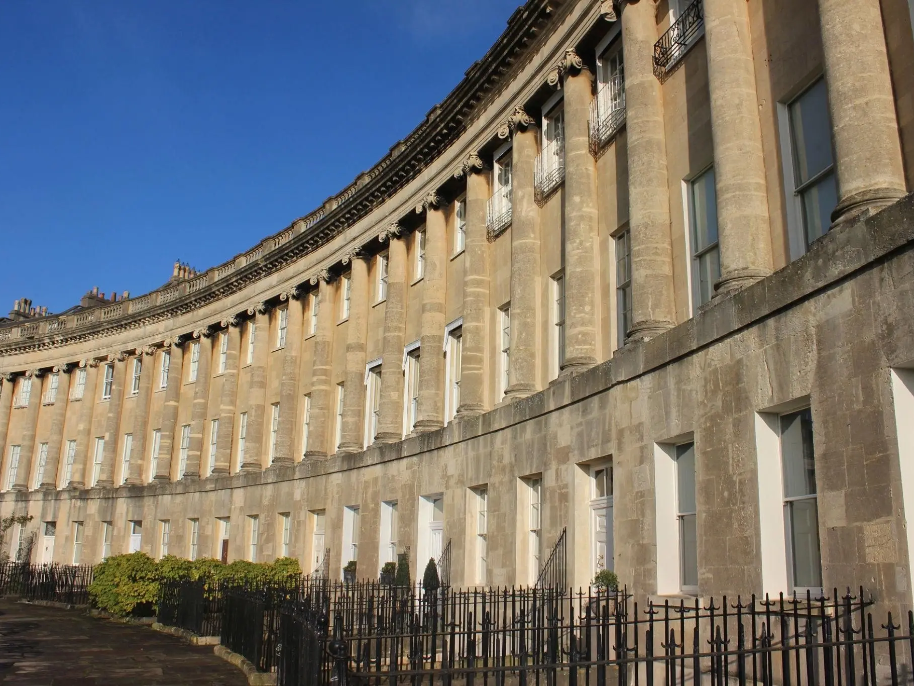 Roman Baths Day Trip from London by Train