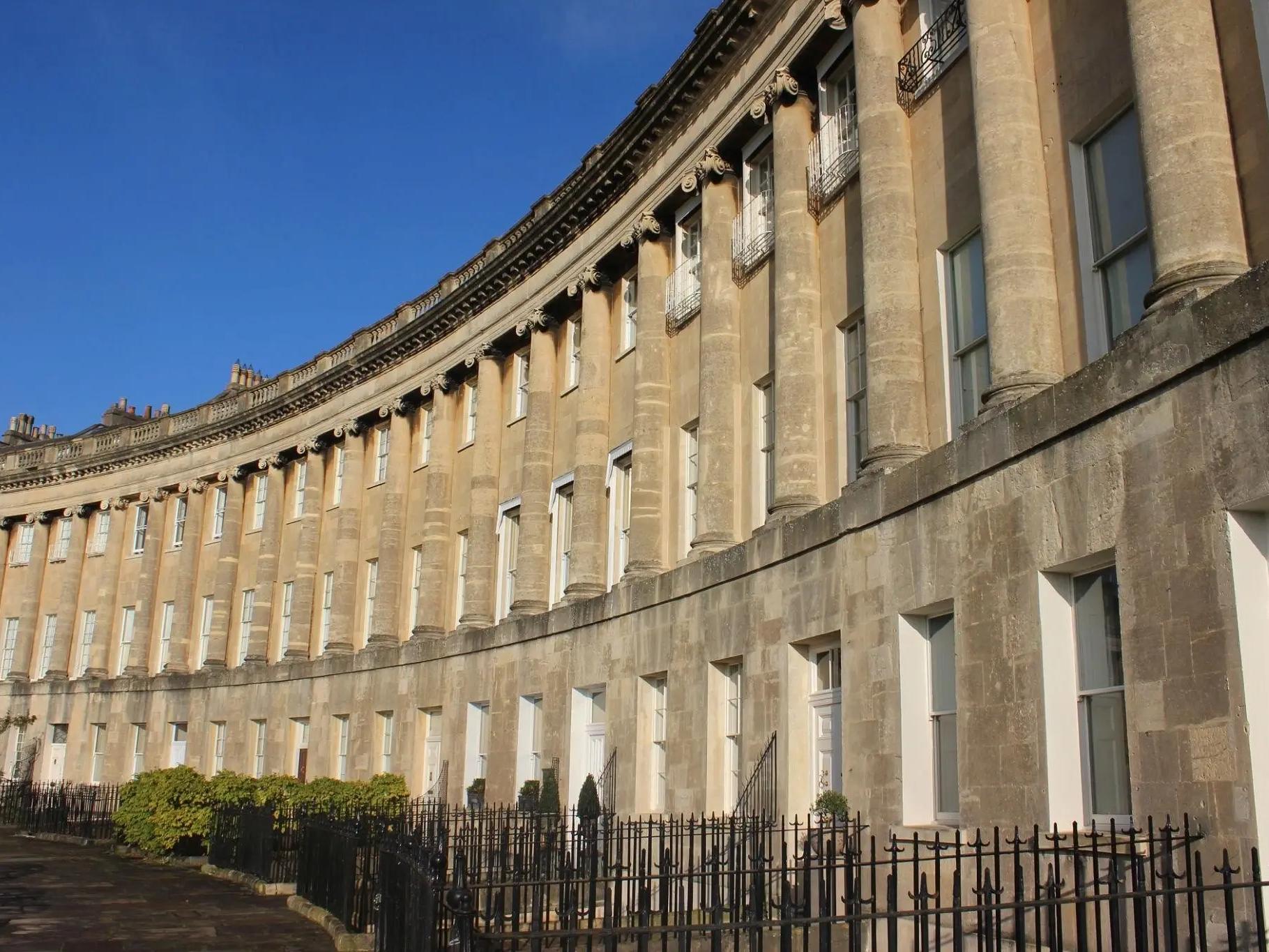 Roman Baths Day Trip from London by Train with Spa