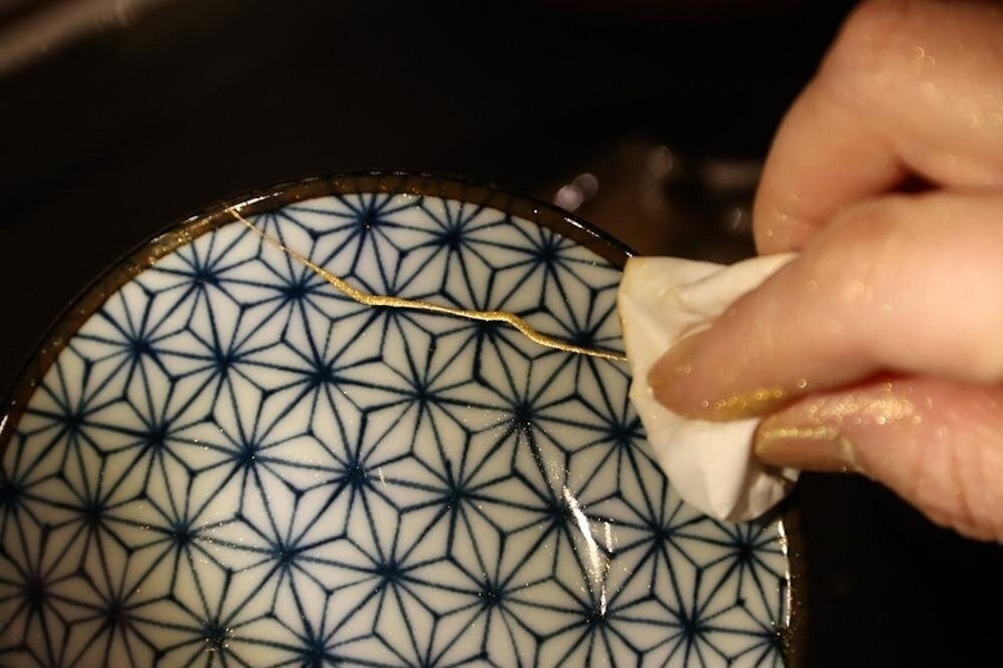 Kintsugi: Golden Joinery Ceramics Workshop in Tokyo