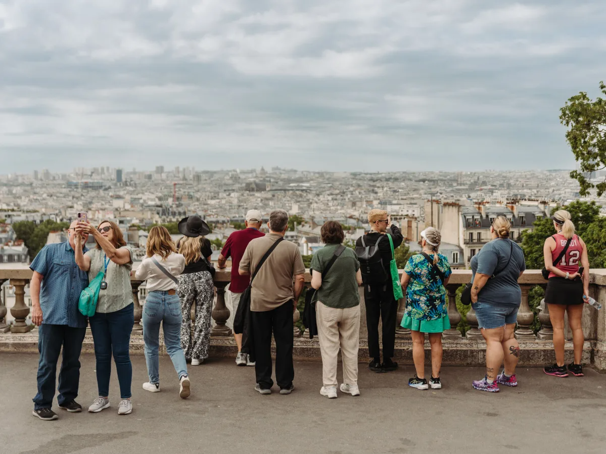 Top Paris Landmarks Guided Tour with Seine Cruise