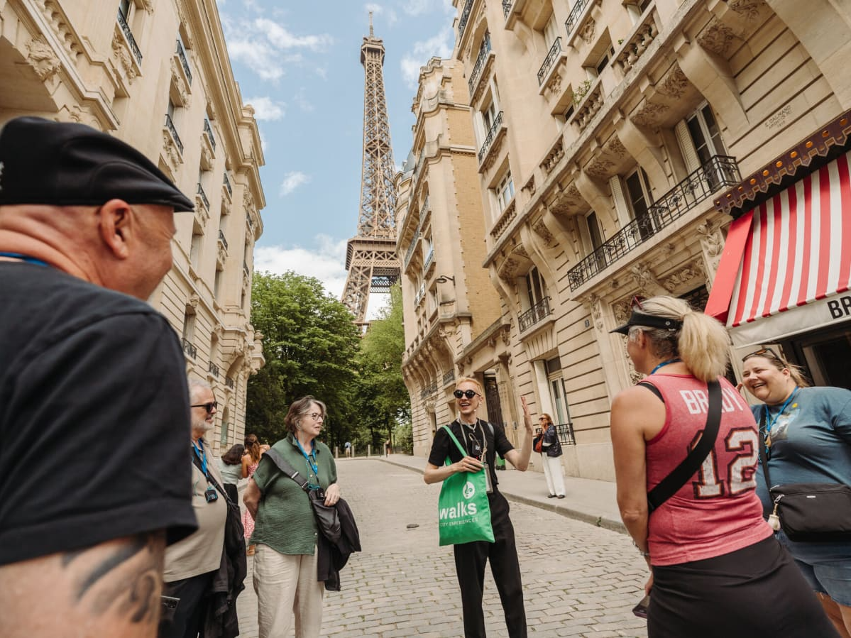 Top Paris Landmarks Guided Tour with Seine Cruise