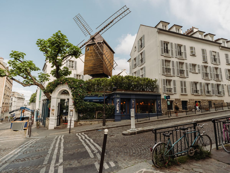Top Paris Landmarks Guided Tour with Seine Cruise