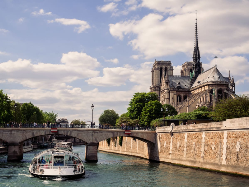 Top Paris Landmarks Guided Tour with Seine Cruise