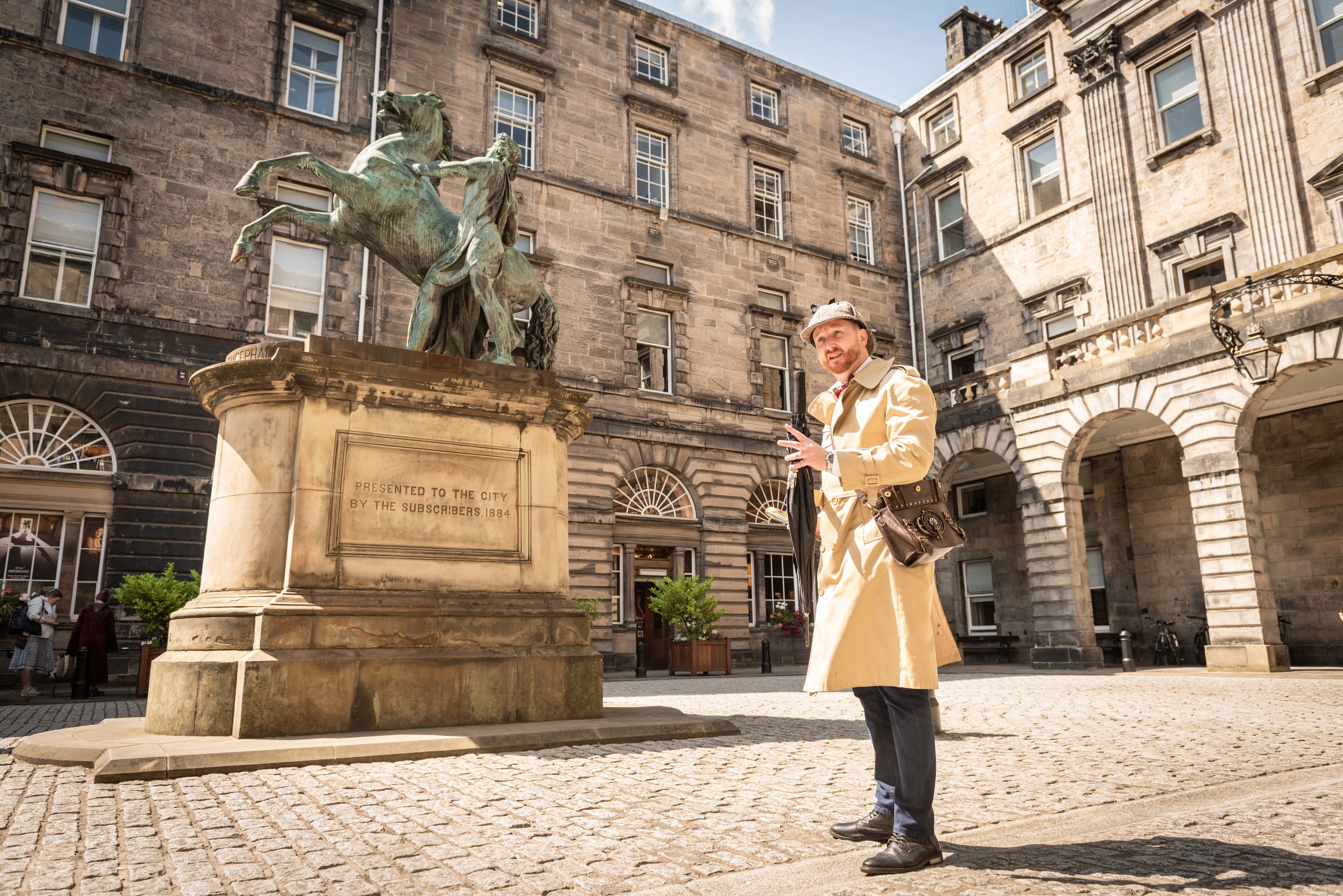 Edinburgh Historical Gems Tour With Whisky & Local Flavours