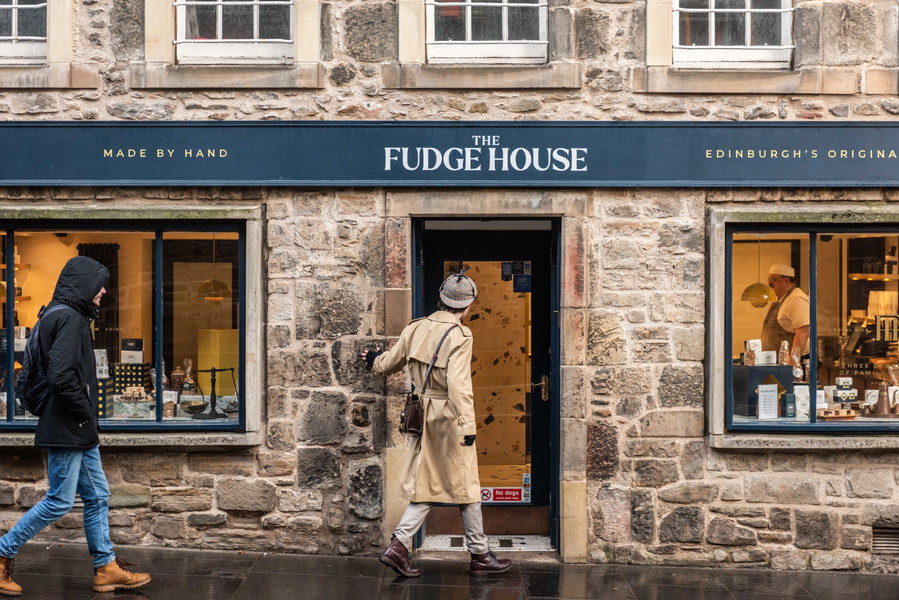 Edinburgh Historical Gems Tour With Whisky & Local Flavours